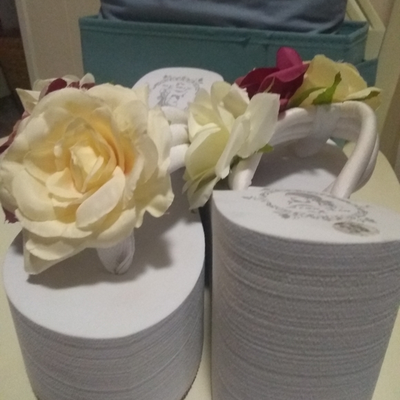 💐SUPER HIGH UNIQUE FLORAL PLATFORMS NWOB - Picture 3 of 11